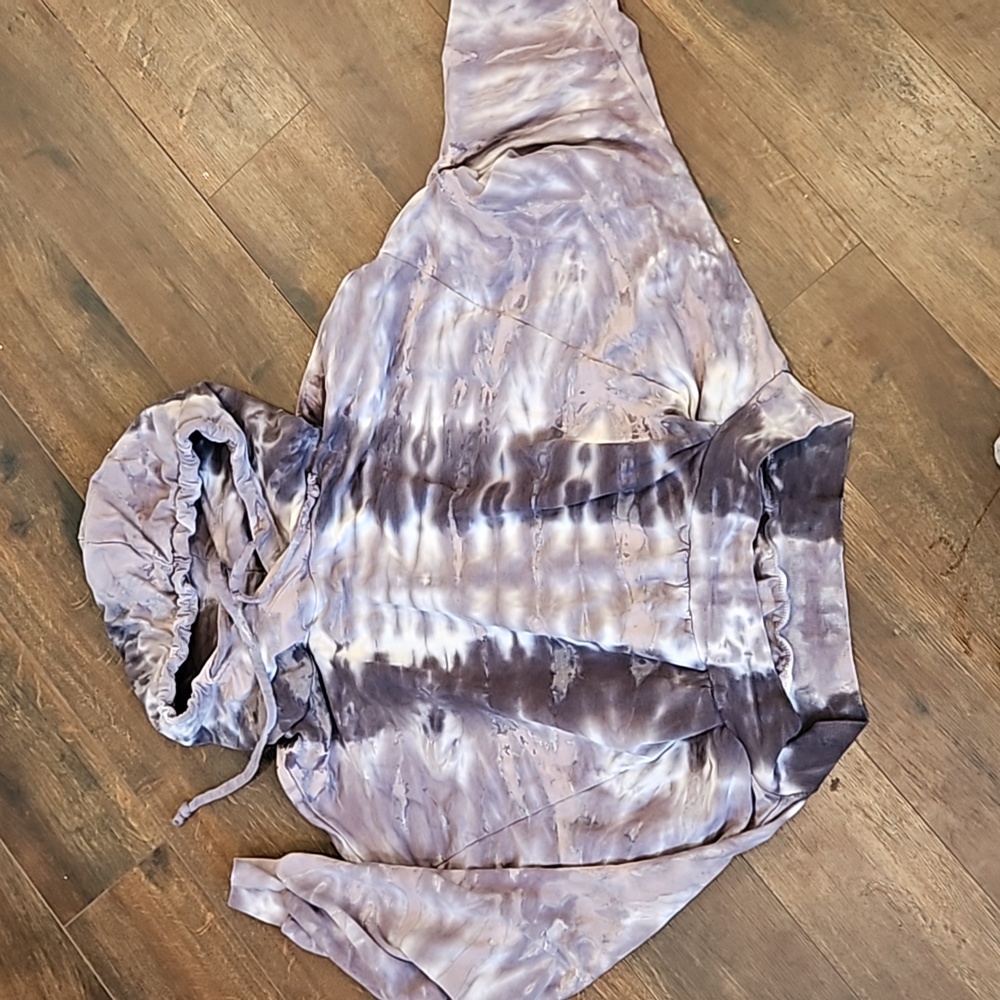 YFB  boho beachy bat wing crop hoodie blue tie dye size M/L